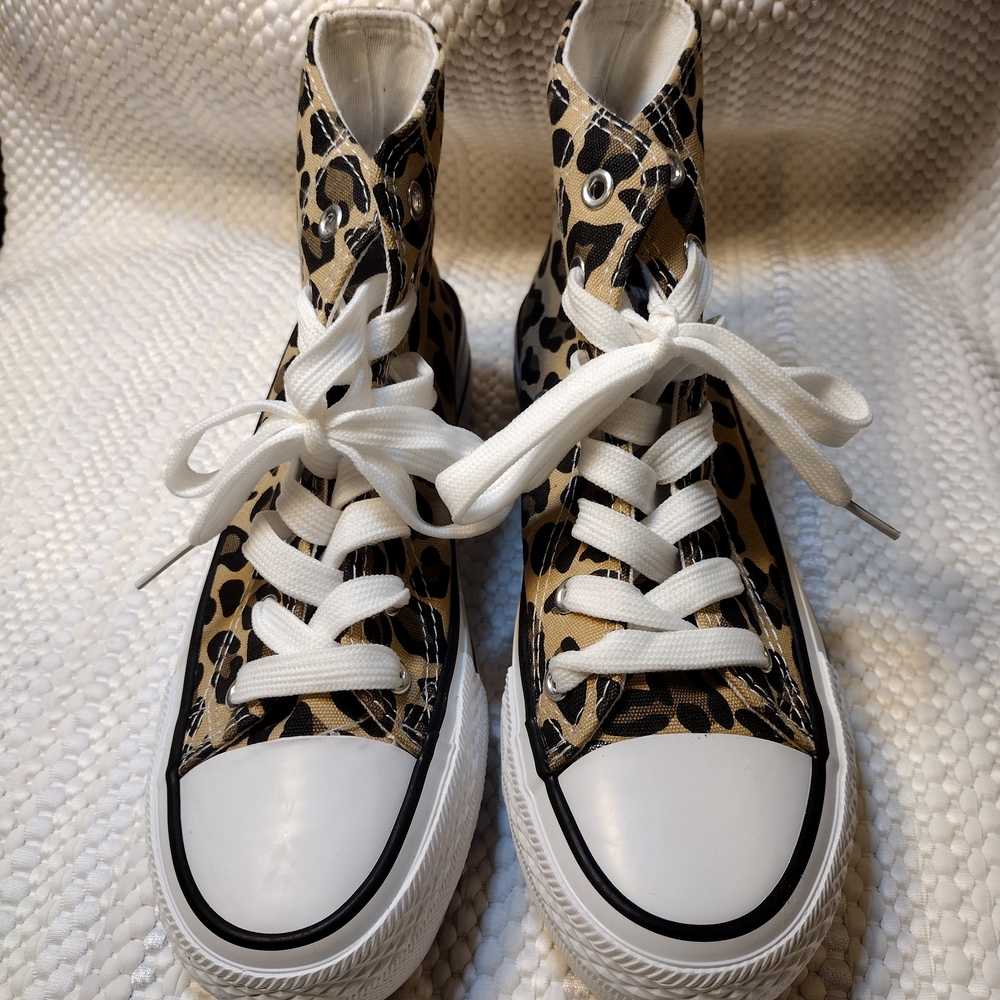 Stylish Leopard Print High-Top Sneakers